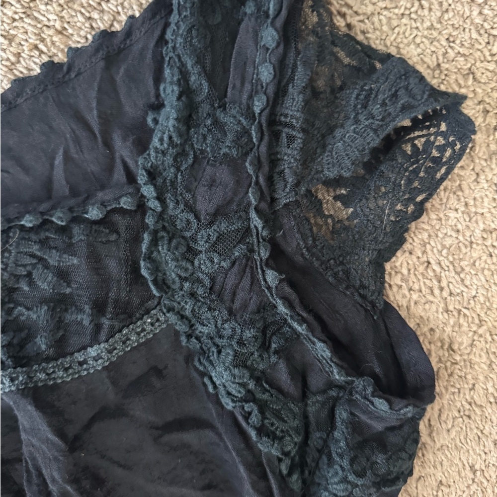 Black Ruffled Fitted Blouse - Picture 4 of 5